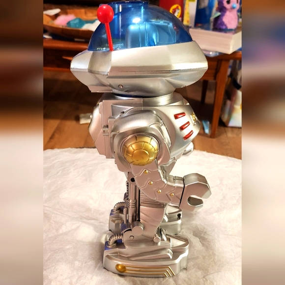 Mastermind Toys Mighty Mike RC Disc Shooting Space Robot 2017 With Remote!! - Picture 5 of 10